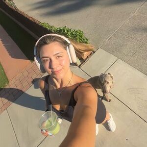 Meet your Posher, Alexis